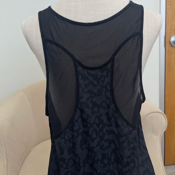 LULULEMON LEOPARD PRINT TOP WITH MESH DETAILING ON THE BACK 🐆😸 🐆😸🐆 - Picture 5 of 6